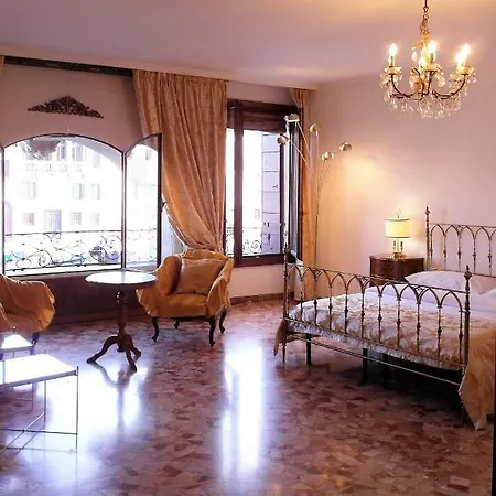 Noble House Grand Canal Guest house Venice