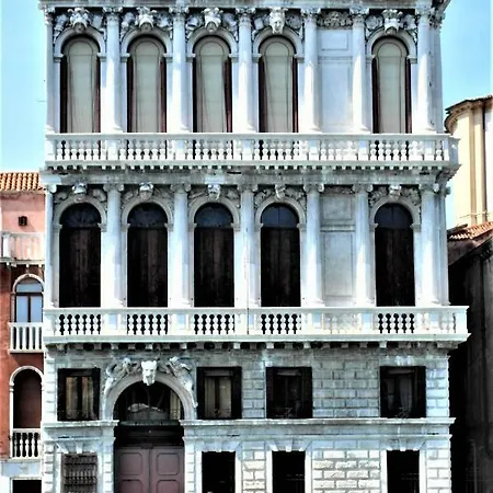 Noble House Grand Canal Penzion