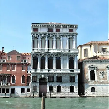 Noble House Grand Canal *